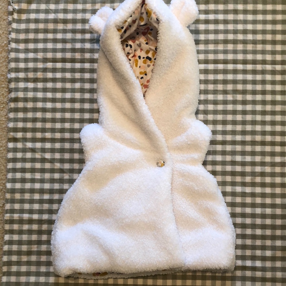Adorable 12mo Size Catherine Malandrino child’s fleece hooded vest with ears EUC